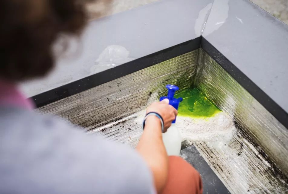 Contrôle de l'étanchéité de la maçonnerie, des menuiseries et de la toiture avec colorants, luminate, lampe à rayons ultraviolets, générateur de fumée et gaz traceur