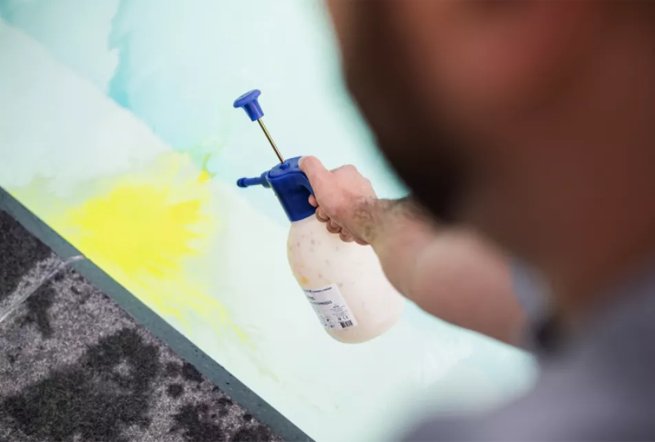 Contrôle de l’étanchéité du liner et des pièces à sceller avec appareil à ultrasons et colorants