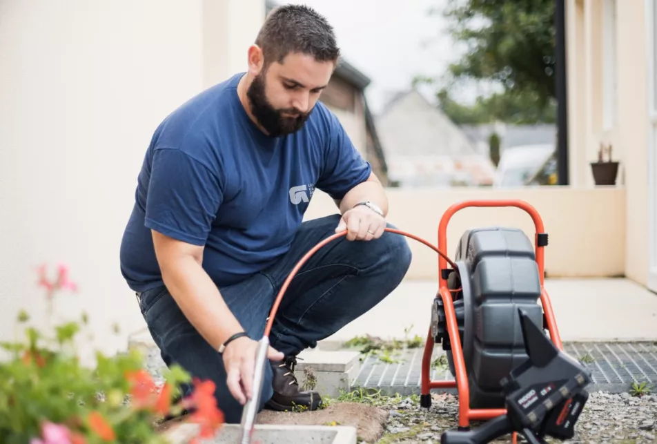 Contrôle des réseaux eaux pluviales, eaux usées et eaux vannes  avec colorants, caméra vidéo et générateur de fumée
