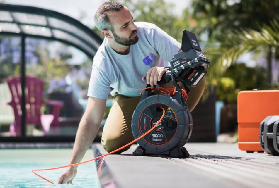 Détection des fuites avec caméra vidéo, ballon obturateur, générateur de fumée et gaz traceur